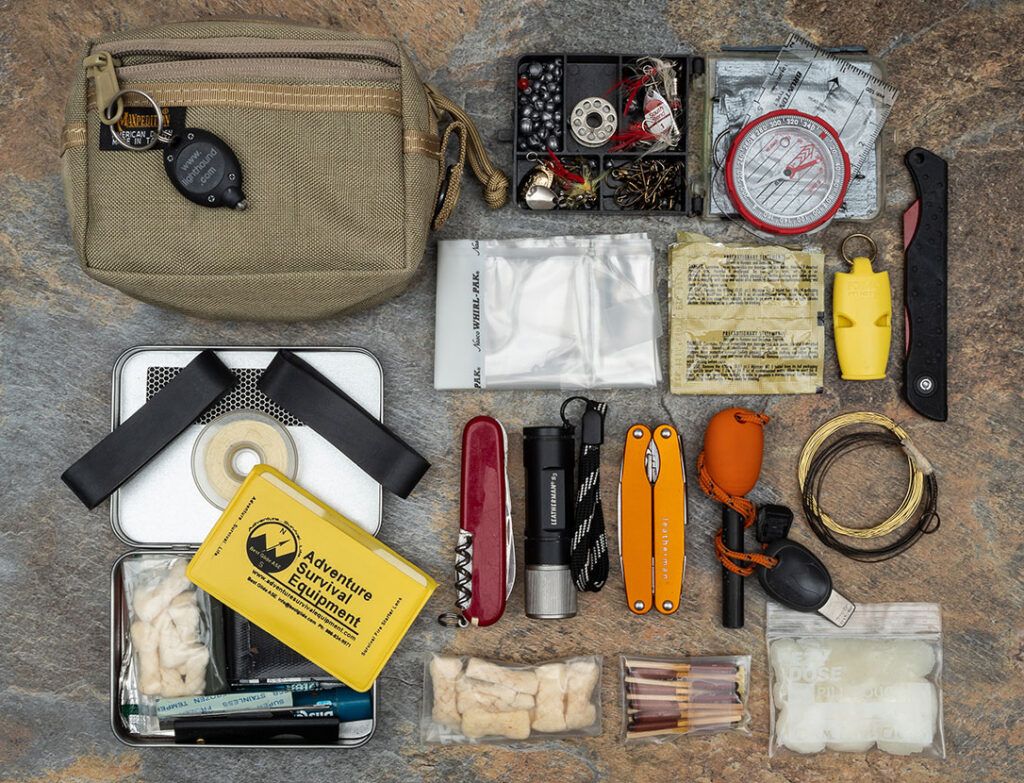 Pouch mini survival kit.