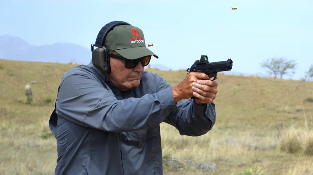 The author shooting the Beretta 92 GTS Centurion.