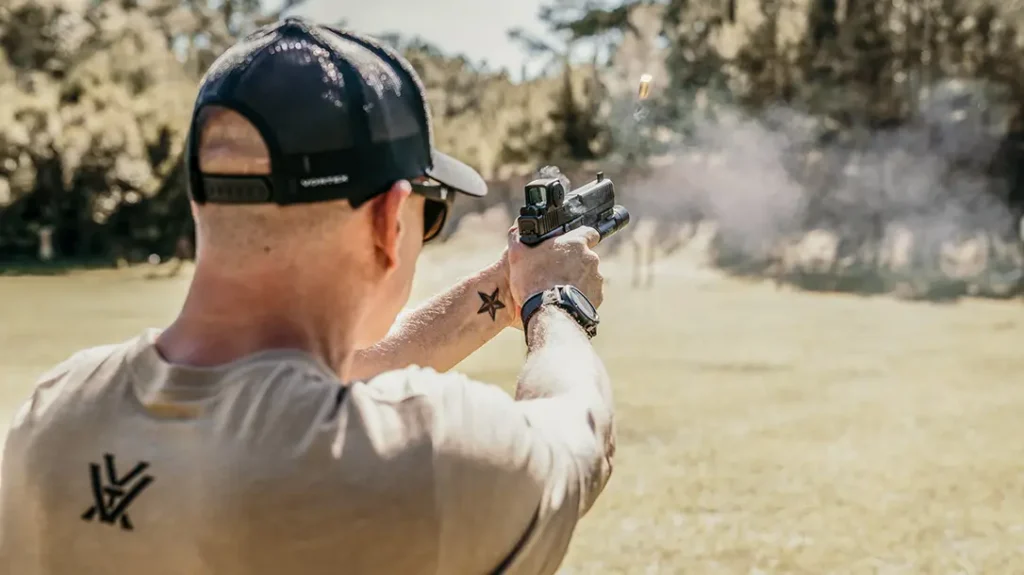 The Defender-ST Enclosed Solar Micro Red Dot protect the emitter from debris.