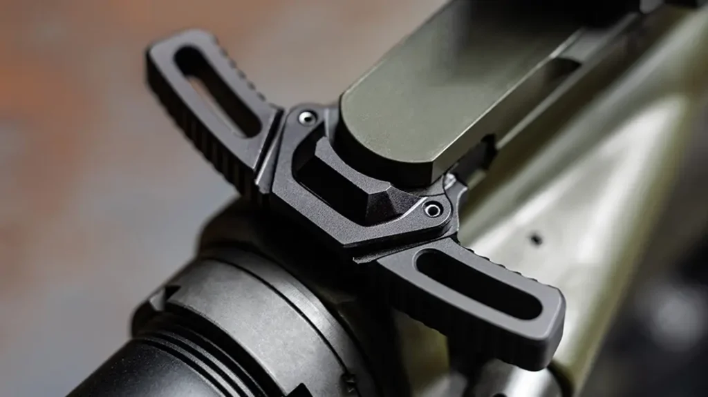 The Watchtower RAIDER 15 SD is ambidextrous.