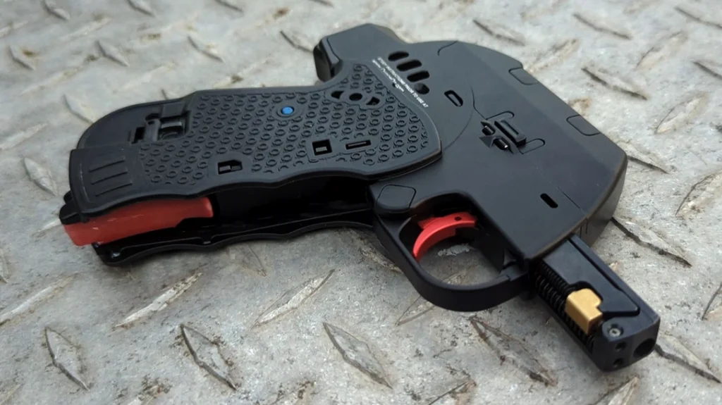 Third Bay used an interesting color scheme to tell you which way to point the gun when you operate it.