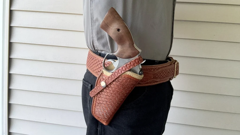 The author selected an outfit from El Paso Saddlery to carry the Lipsey’s Model 617.