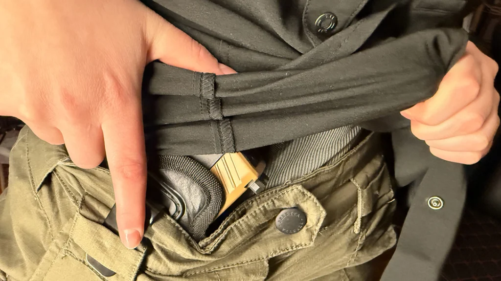 Some CCW clothing features layers, and these layers require the user to move fabric out of the way, increasing the risk of snagging.